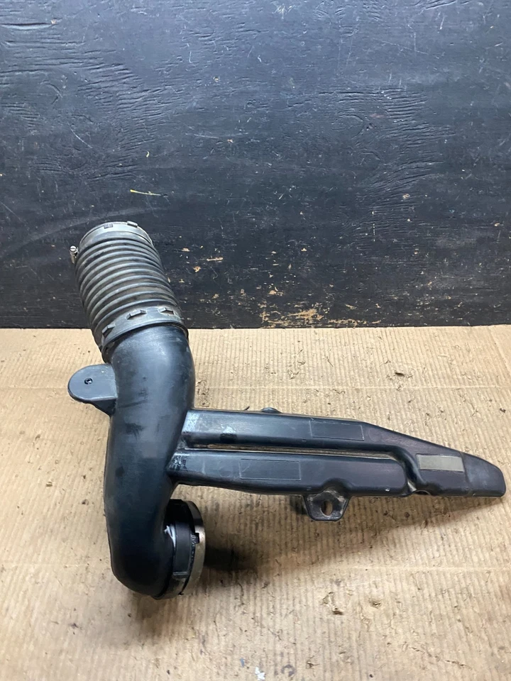 2007 to 2014 Cadillac Escalade Air Intake Cleaner Filter Hose Duct t9798 DG - Image 2 of 4