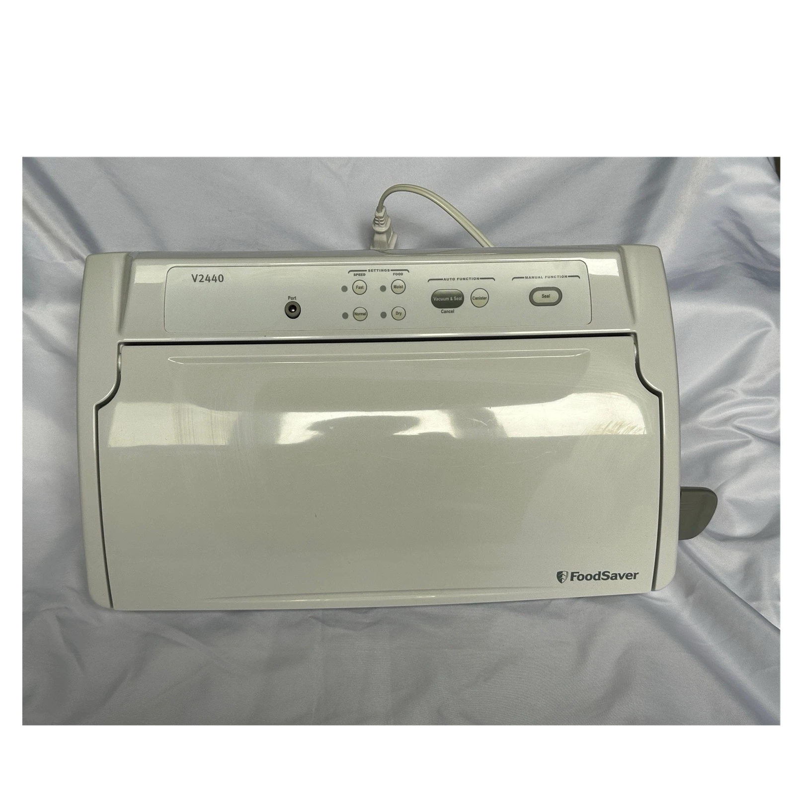 FoodSaver V2440 White Vacuum Sealer Manual Auto Function with some sealers