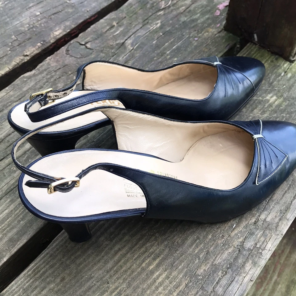 Salvatore Ferragamo Cuero Azul Marino Cordones Gatito Tacón Arco 9 Aa Estrecho De Colección Años 80  Foto 4 de 4