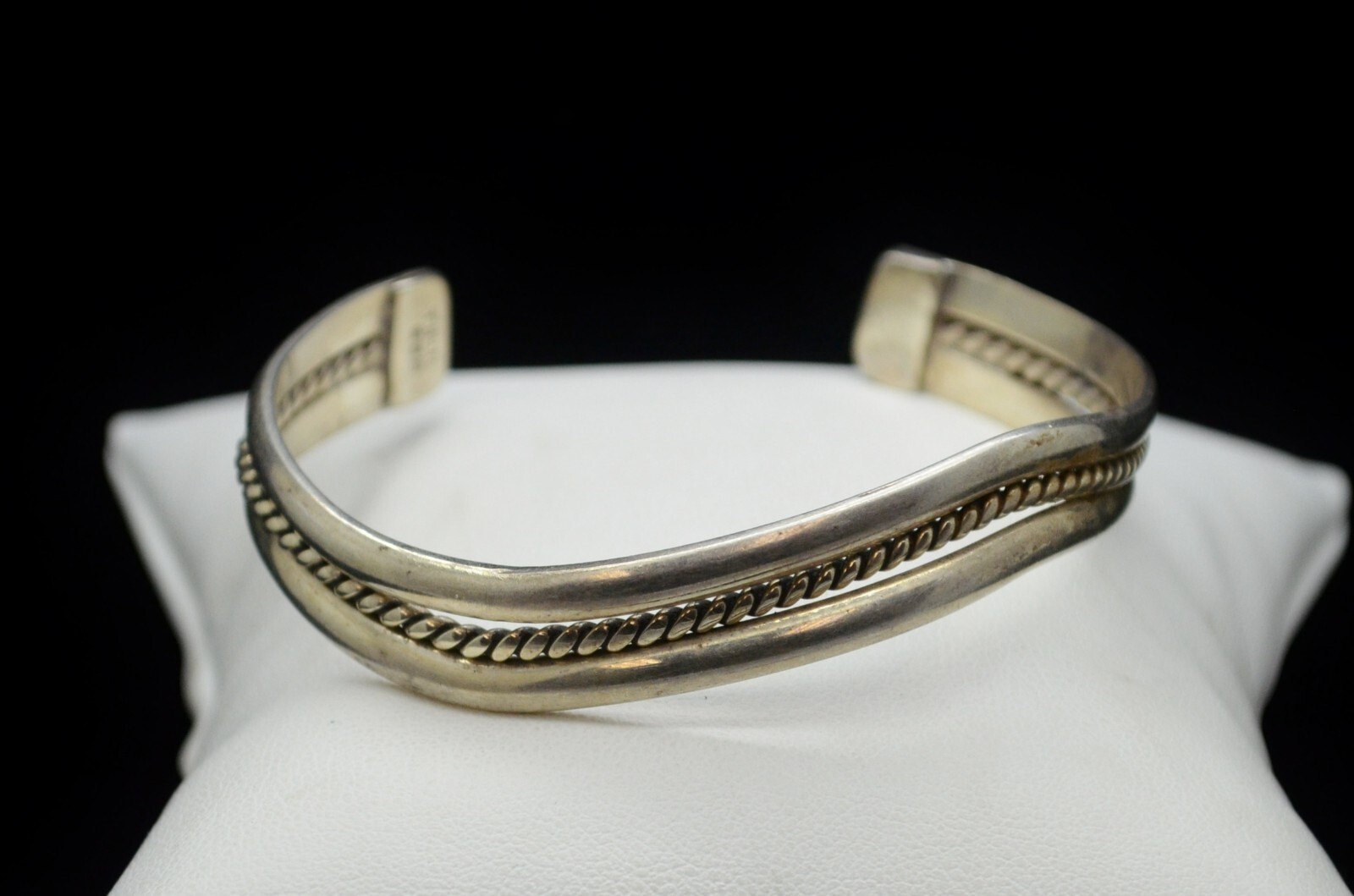 Sterling Silver Beautiful Rope Pattern Curvy Cuff… - image 1
