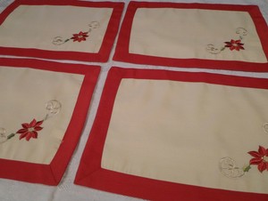Christmas Embroidered Poinsettia Place Mat Setting X 4 In Set Off