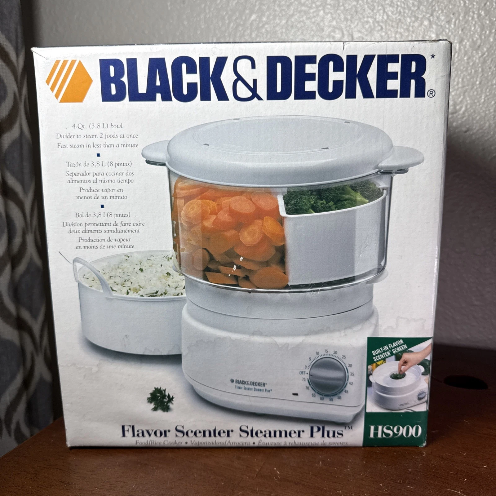 BLACK & DECKER 8 Cup Flavor-Scenter Steamer Plus HS900 New In Box