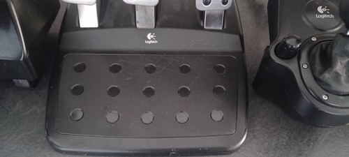 Volante Logitech G27 con pedales y palanca de cambios. Sin fuente de alimentación. - Imagen 3 de 7