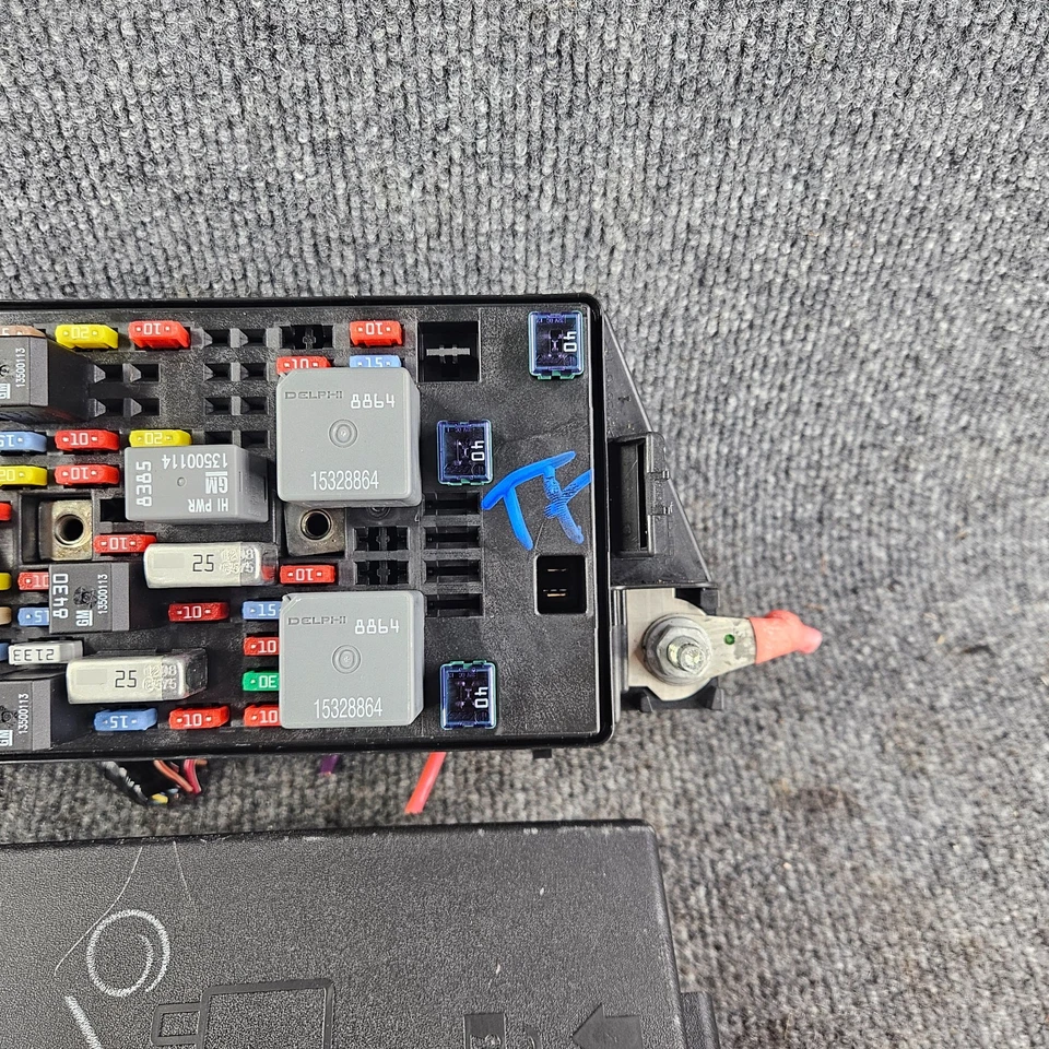 13599107 2008 - 2011 别克卢塞恩凯迪拉克DTS后座保险丝盒继电器原始设备制造商 — 第 3/4 张图片