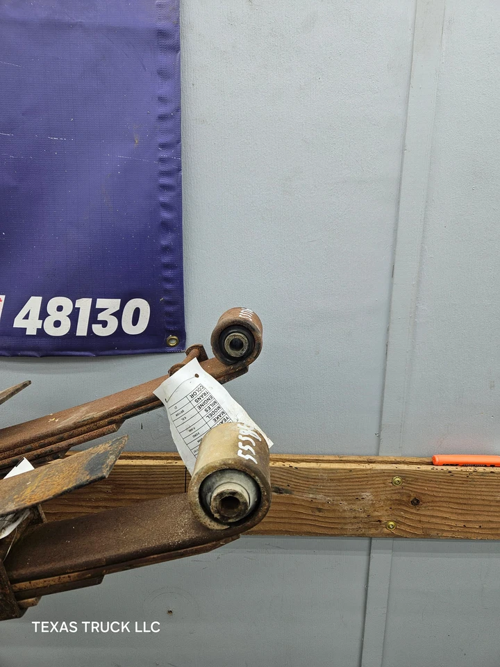 Par de resortes de hoja traseros Ford F250 F350 Super Duty 1999-2007 Foto 4 de 4