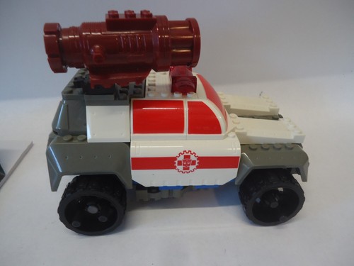BTR Transformer Armada Red Alert with several Kreo minifigs and some instruction - Picture 9 of 12