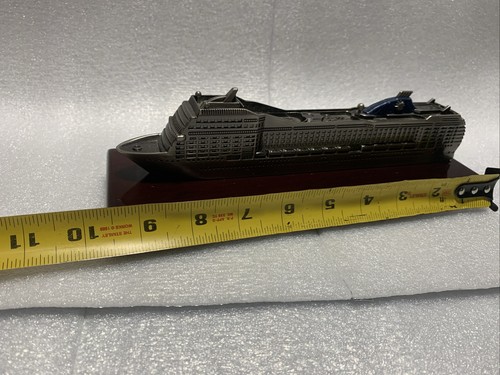 Vintage MSC Poesia cruise ship Model, metal and wooden base (S1) - 第 9/9 張圖片