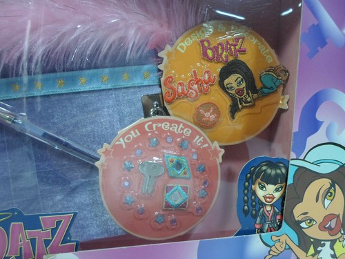 MGA HASBRO BRATZ DAZZLIN' DIARY EASTER PACK w/ ACCESSORIES & CANDLE MIP SEALED - Picture 5 of 12