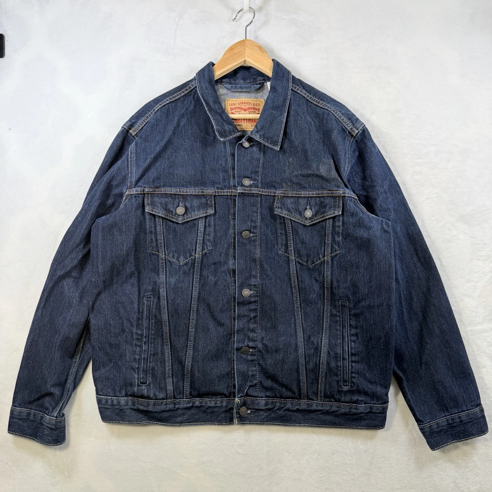 Levi’s Standard Denim Trucker Jacket Men’s XL Dark Wash Jean Jacket Flaws