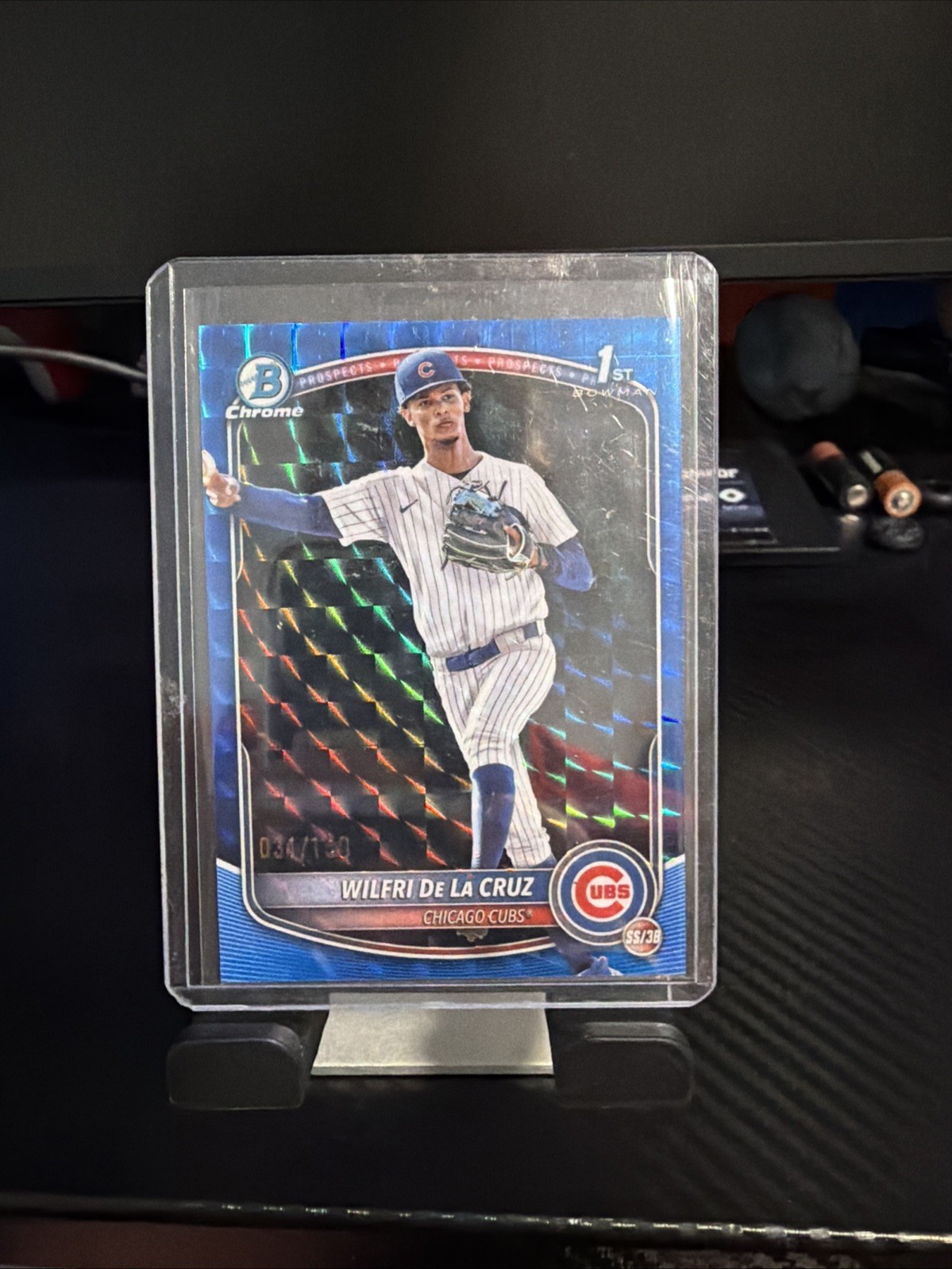 2025 1st Bowman Chrome Wilfri De La Cruz Blue Geometric Refractor /150 (RC)
