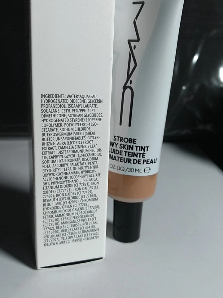 M.A.C Strobe Dewy Skin Tint 30ml/1 fl oz *DEEP 1* NIB - Image 4 of 4