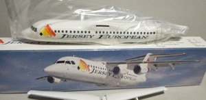 FLIGHT-MINATURE-JERSEY-EUROPEAN-BAE-146-1-150-SCALE-PLASTIC-SNAPFIT-MODEL