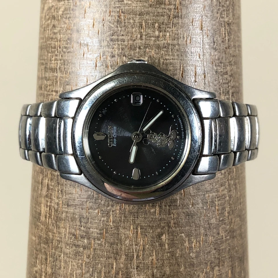 Relógio solar Citizen feminino E010-K002443 Disney Mickey Mouse 27mm 6 1/4" - Imagem 2 de 4