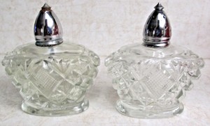 Vintage-Crystal-I-W-Rice-amp-Co-Inc-and-Irice-Import-PEPPER-Salt-Shaker