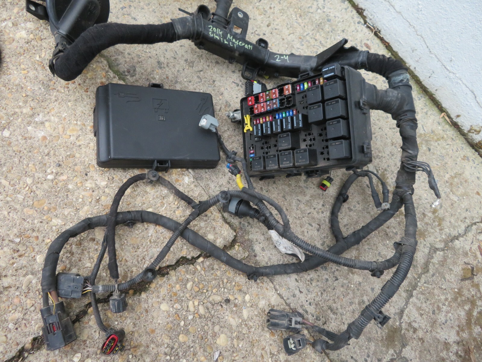 2014-2017 MASERATI GHIBLI UNDER HOOD ENGINE WIRE WIRING HARNESS W/ FUSE BOX OEM