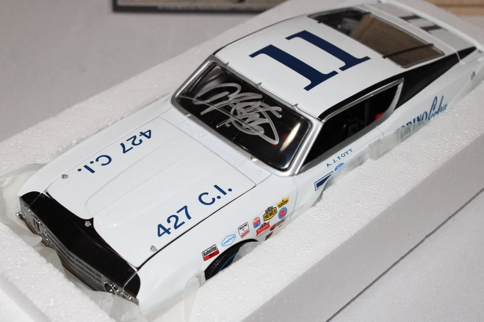 A.J. FOYT 1969 AUTOGRAFIADO UNIVERSIDAD DE CARRERAS #11 FORD TORINO ¡MEGA RARO! Foto 2 de 4