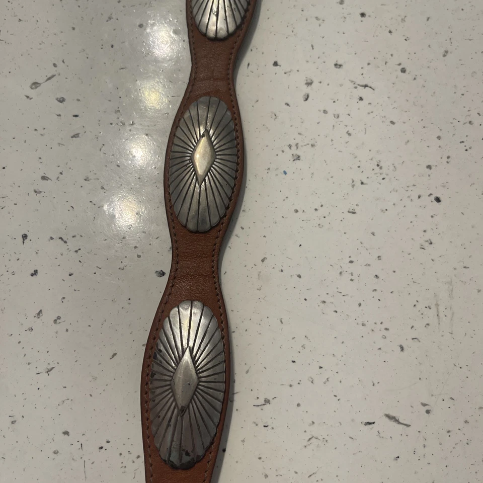 Cinto Justin VTG Concho Feminino 28 Couro Tom Prata Western Cowgirl Rodeio - Imagem 4 de 4