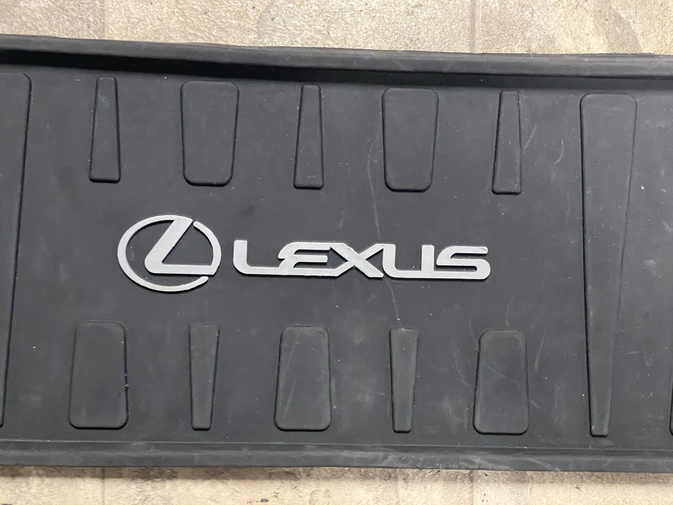 Alfombrilla de carga de goma para todo clima Lexus GX460 (2010-2019) (Negro) OEM PT908-60102 Foto 3 de 4