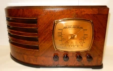 VINTAGE 1938 EMERSON MODEL AR-173 TUBE RADIO, INGRAHAM WOOD CABINET, POWERS UP