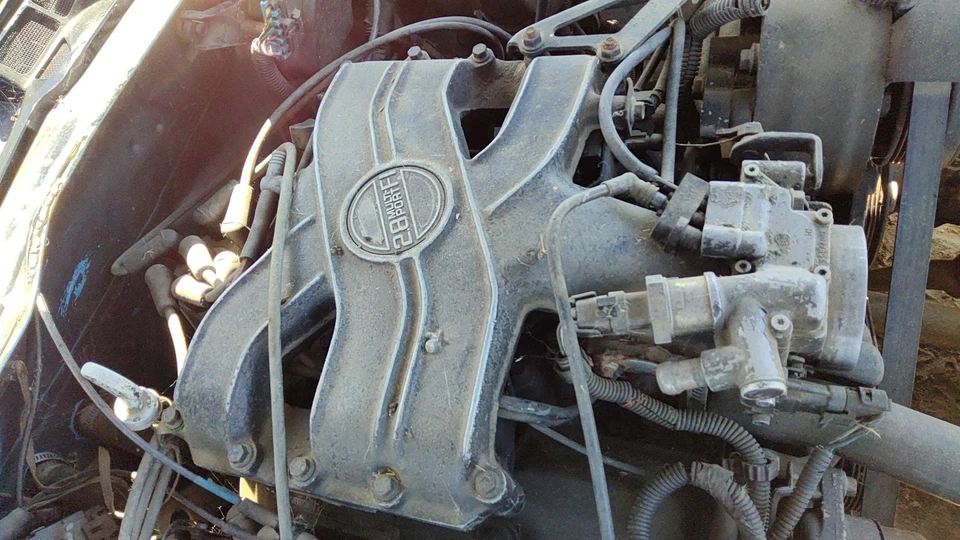 1985-1992 Chevy Camaro Upper Intake Manifold Oem 2.8l 10044824 - Image 2 of 3