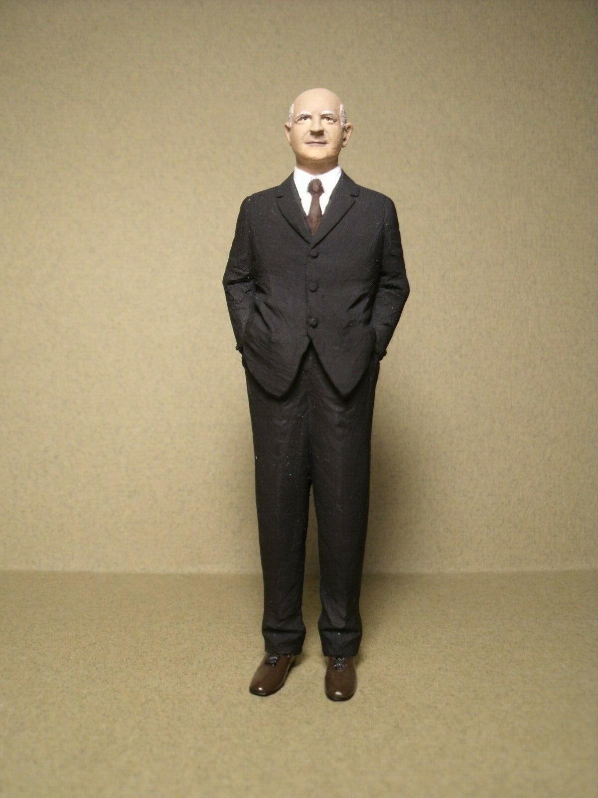 Figurine Gustaf Larson 1/18 personnage brut pour animer une vitrine Minichamps