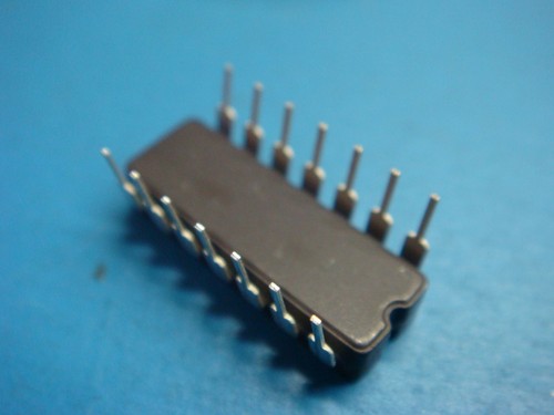 (1) MOTOROLA LM339J ANALOG QUAD DIFFERENTIAL COMPARATOR 14 PIN CERAMIC DIP - Picture 3 of 3