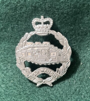Queens Crown Royal Tank Corps Kappe Abzeichen Staybright L507