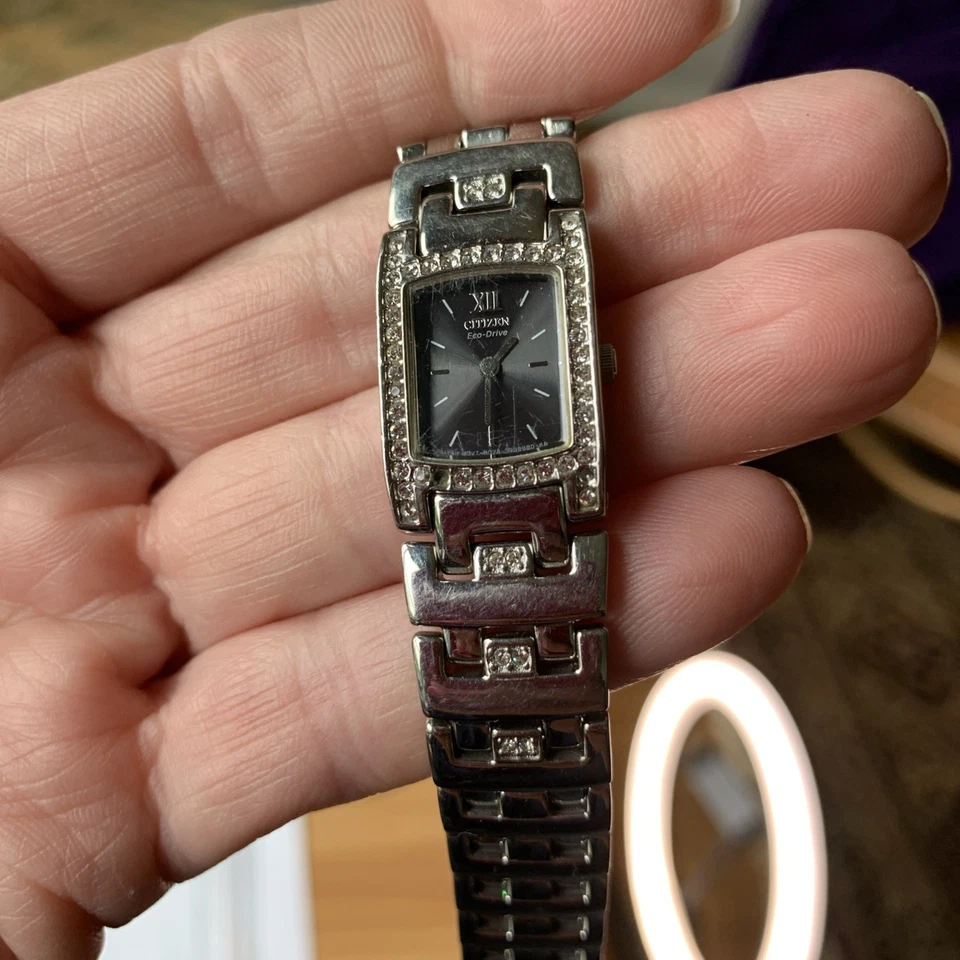 ¡No funciona! Precioso Citizen Eco-Drive plateado con detalles de cristales de Swarovski Foto 2 de 4