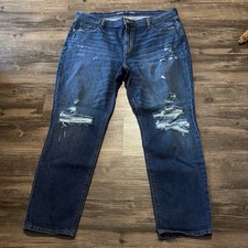 Women  s Distressed Blue Denim Straight Jeans Medium Wash