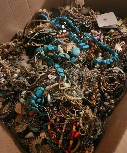 2 Pounds Jewelry Costume Vintage Mix LBS  necklaces bracelets pins rings etc lbs