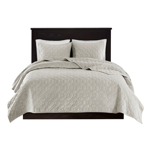 Gracie Mills Gayle 3-Piece Casual Geometric Velvet Quilt Set - Picture 2 of 49
