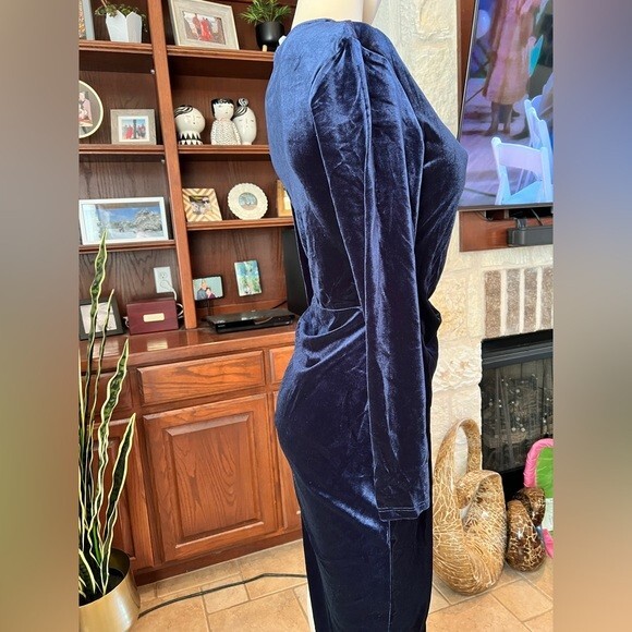 H&M Long Sleeve Navy Blue Velvet Dress Size Medium | eBay H&M Long Sleeve Navy Blue Velvet Dress Size Medium | eBay