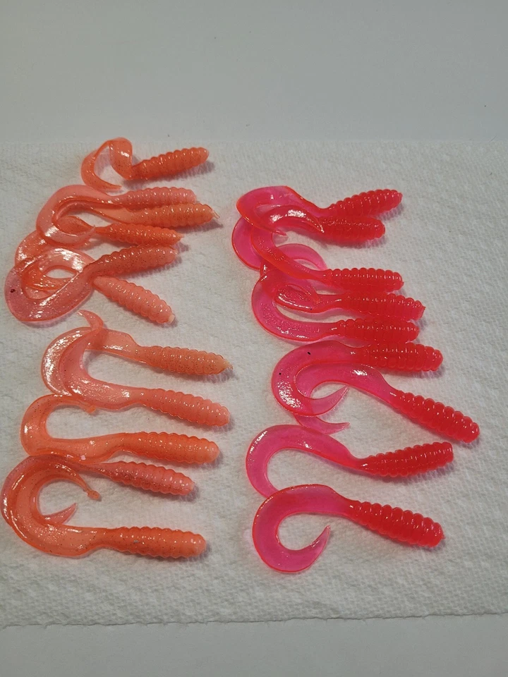 Mister Twister Teenie Cauda Encaracolada Grub, 2", Rosa com Floco, Maçã Doce Vermelha 20/Pacote - Imagem 2 de 2