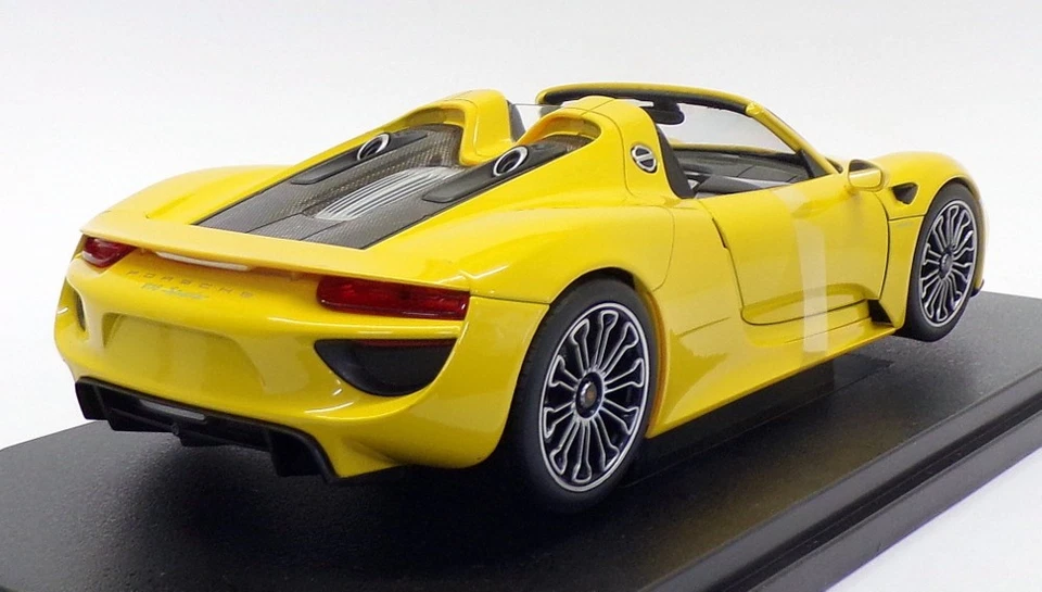 Welly 1/18 Scale Model Car 18051W - Porsche 918 Spyder - Yellow - Image 2 of 4