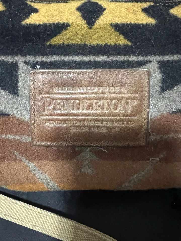 Bolso Bandolera de Lana Pendleton Parche de Cuero Patrón Azteca del Suroeste Foto 2 de 4