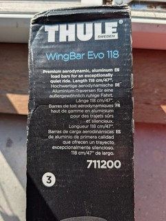 Thule Wingbar Evo 118cm roof bars and feet