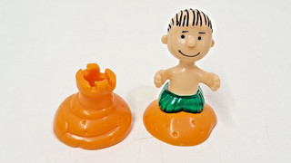 Ü Ei ! Figur "Peanuts am Strand" Linus mit Sandburg Japan 2002 100 % Original