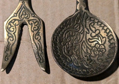 Vintage Brass Fork Spoon Decorative Wall Hanging 8.5" Metalware Metal Set fr/shp - Picture 2 of 9