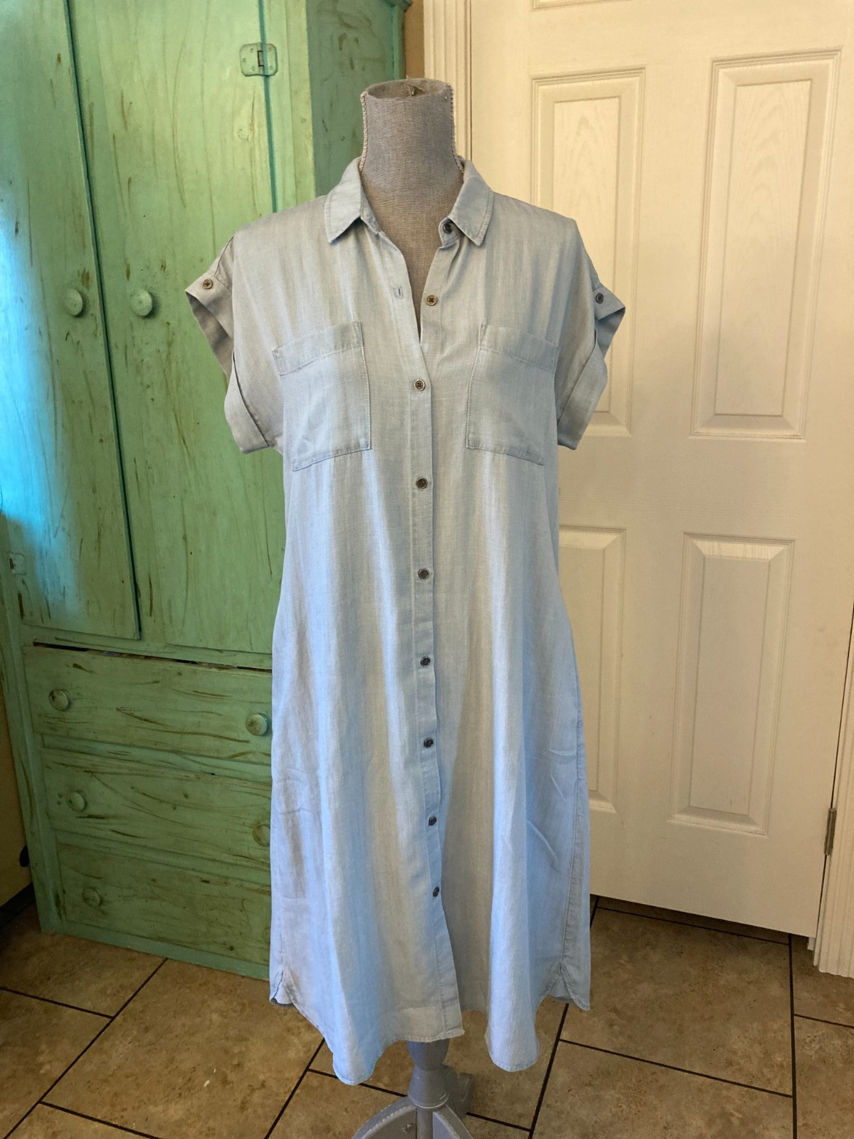 DOWNEAST, COLLARED, BUTTON DOWN, CAP SLEEVE, SHIF… - image 3