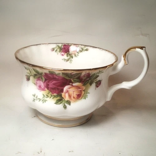 Royal Albert Old Country Roses Large Breakfast Cup England