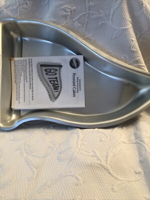 Wilton Sports Pennant, Football Team, Cake Pan, #2105-1190