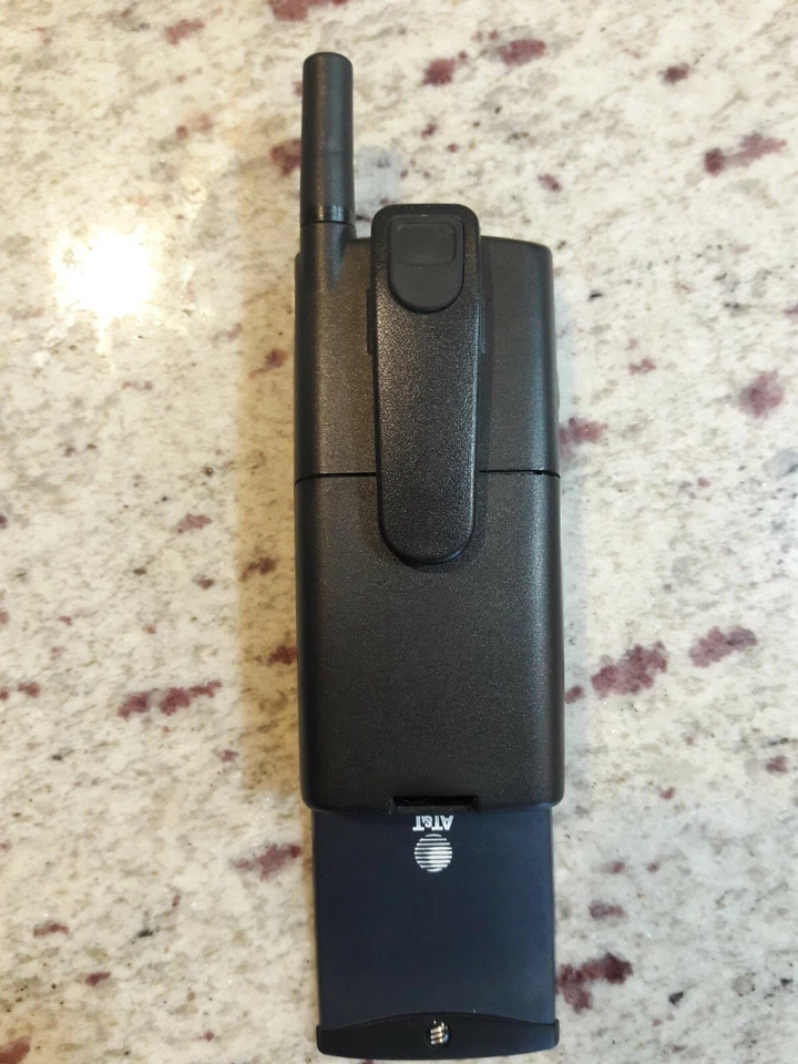 TELÉFONO CELULAR ERICSSON LX588 ABATIBLE CON CLIP PARA CINTURÓN DE COLECCIÓN RARO COLECCIONABLE AT&T Foto 3 de 4