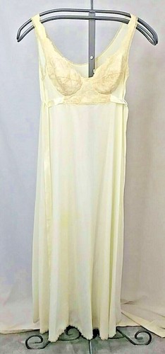 Vintage Hollywood Vassarette Nylon Full Slip Dress Size 34 Bust Cream Maxi