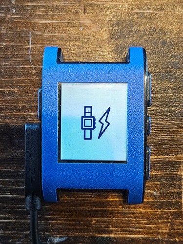 Pebble Classic 301 Smartwatch with 3X charging cables – Faulty⚠️