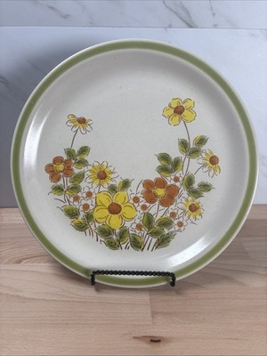 SPRING COLLECTION STONEWARE. Spring Garland 11'' Plate