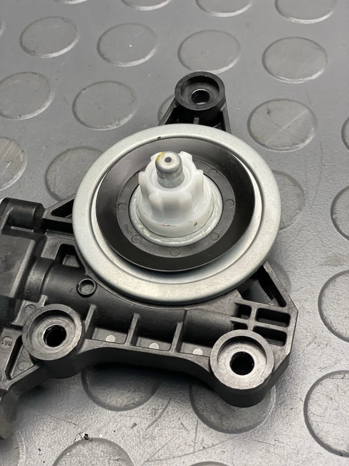 2019-2024 DODGE RAM 2500 LEFT DRIVER REAR WINDOW GLASS MOTOR OEM - Image 3 of 4