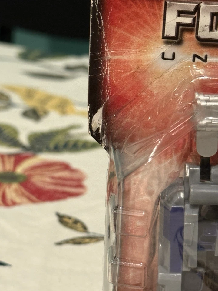 TRANSFORMERS toy ONSLAUGHT 3" action figure CLASSIC UNIVERSE series - NEW! - Image 2 of 3