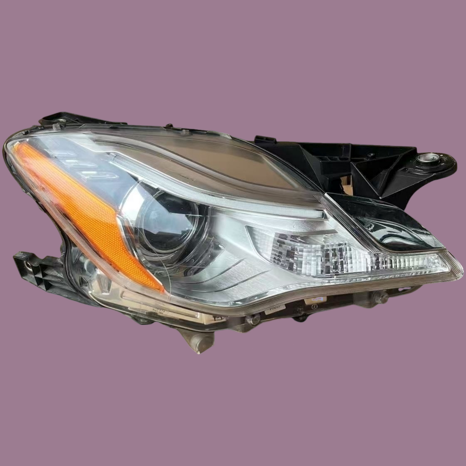 Maserati Quattroporte Front Right Xenon Headlight 2014-2017 670006567