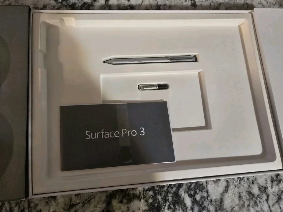 NEW Microsoft 12-inch Surface Pro 3 Tablet Core i5 4GB RAM 128 GB - Image 3 of 4