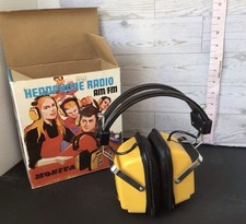 Vintage 1979 AM/FM Solid State Headphones Radio- B  E PH900